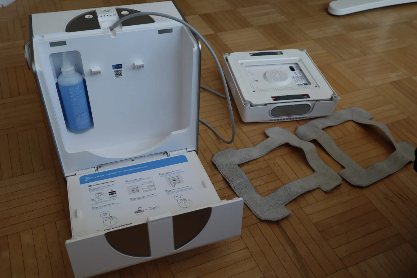 ecovacs_winbot_w2_pro_omni mit Basisstation