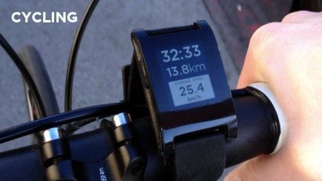 Pebble Armbanduhr Konzept - Radfahren