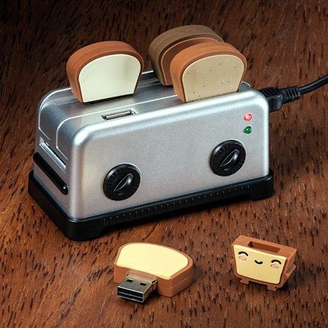 Toaster USB Hub füttert den Toast mit Daten