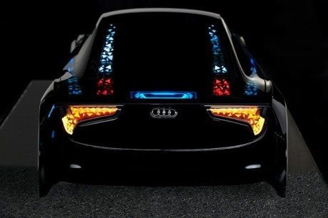 Auto: Licht über die ganze Breite – OLED-Technik auf dem Weg ins