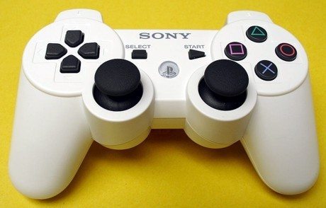 Sony Controller mit Touchscreen und biometrischen Sensoren soll den Dual Shock ablösen (Bildquelle: wikipedia user motopark)