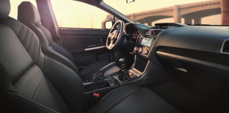 Sportliches, geräumiges Interieur (Foto: Subaru)