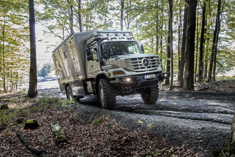 Das Zetros Reisemobil: Luxus-Suite für Offroad-Abenteuer (Foto: Daimler)