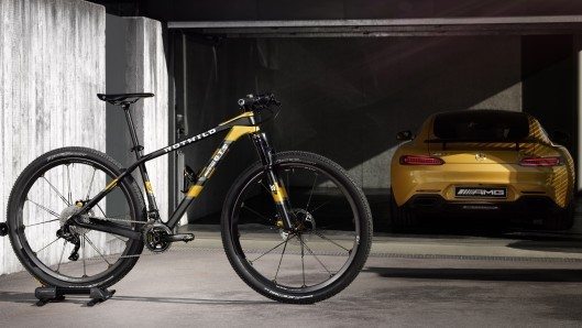 MercedesAMG zeigt neues PremiumFahrrad