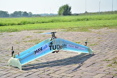 Drohne als Heli-Flugzeug-Hybrid (Foto: delftacopter.nl)