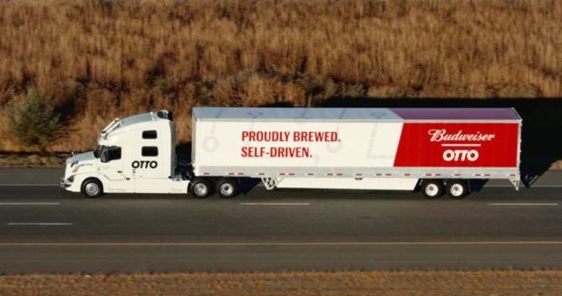 Rollt autonom über den Highway: Budweiser Bier-Truck in den USA (Foto: Anheuser-Busch) 