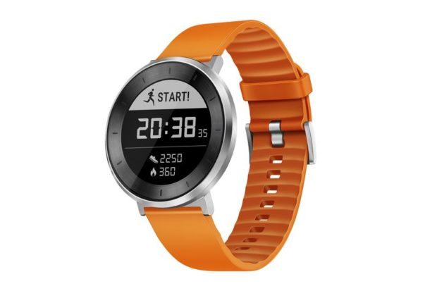 Huawei Fit mit orangenem Armband (Foto: Huawei)