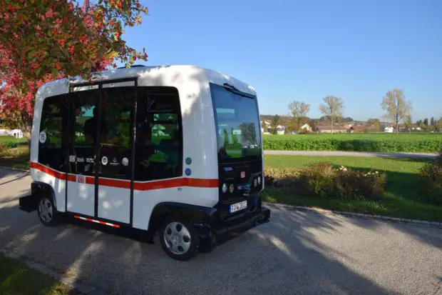 Erster autonom fahrender Personenbus in Deutschland (Foto: TÜV SÜD AG/Deutsche Bahn)