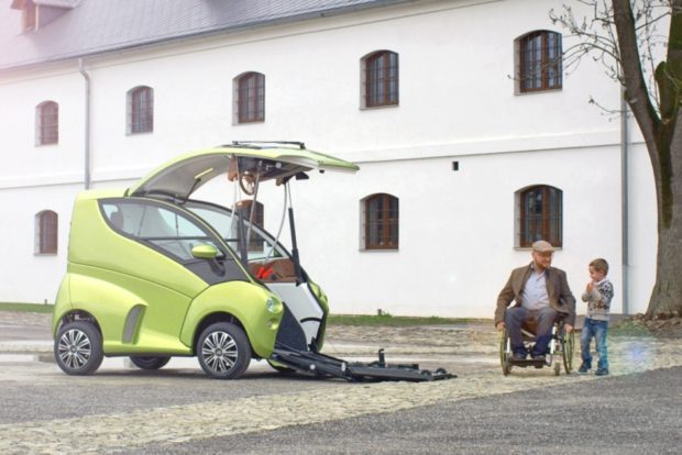 Elbee macht Rollstuhlfahrern das Autofahren leichter. (Foto: ELBEE Mobility)