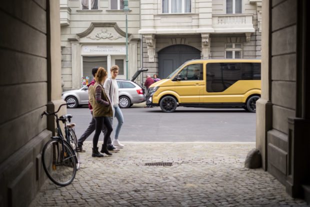 Das MOIA Fahrzeug ist ein sechsitziger elektrischer Minibus mit modernen Features. Foto: MOIA