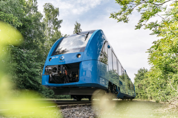 Erster Wasserstoffzug rollt im Linienverkehr (Foto: Alstom / René Frampe)