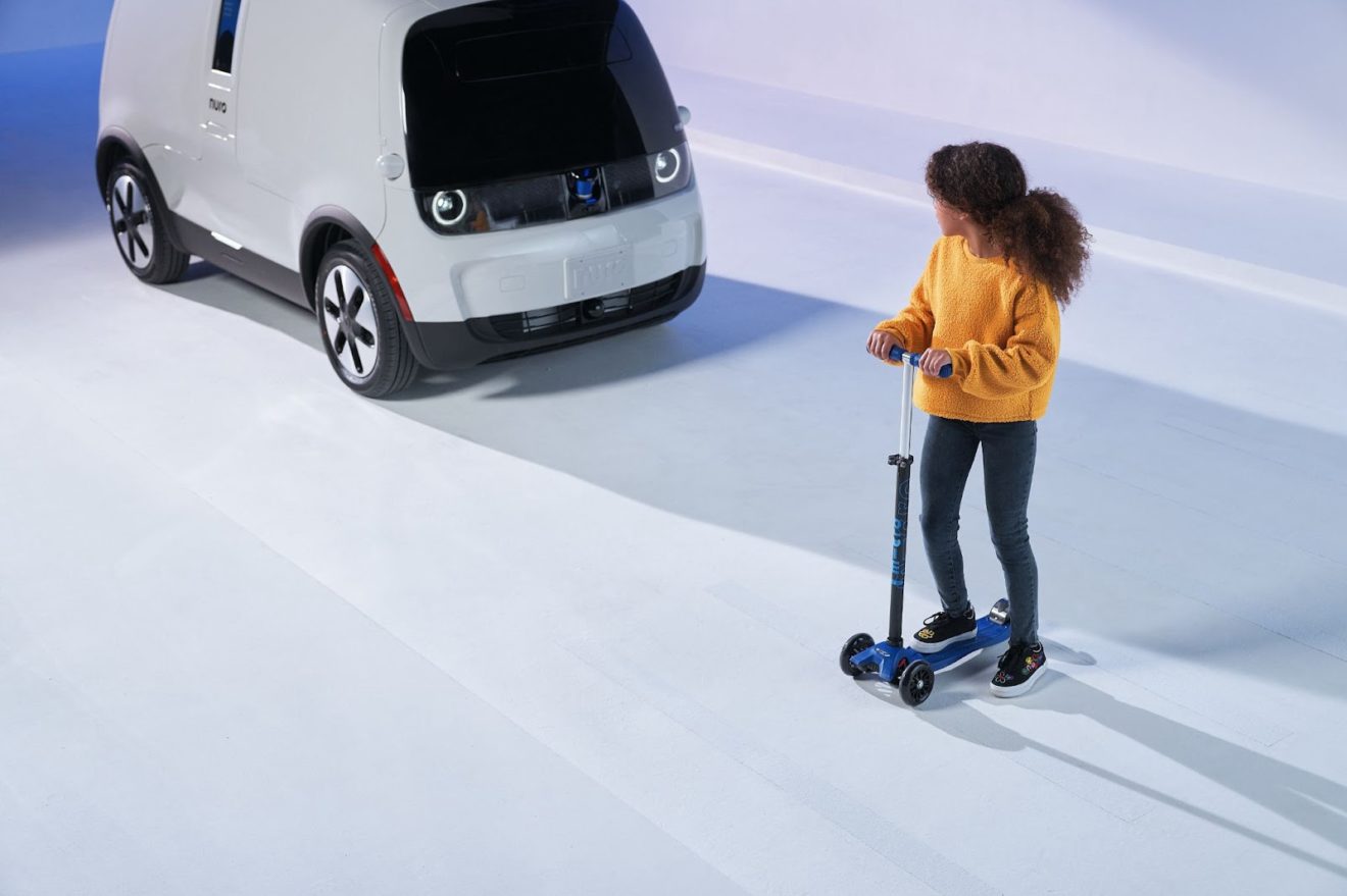 Selbstfahrendes Fahrzeug von Nuro kommt mit Fußgänger-Airbag