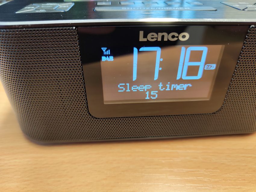 Lenco CR-650BK - Radio-réveil avec DAB/ FM - Bluetooth - Recharge